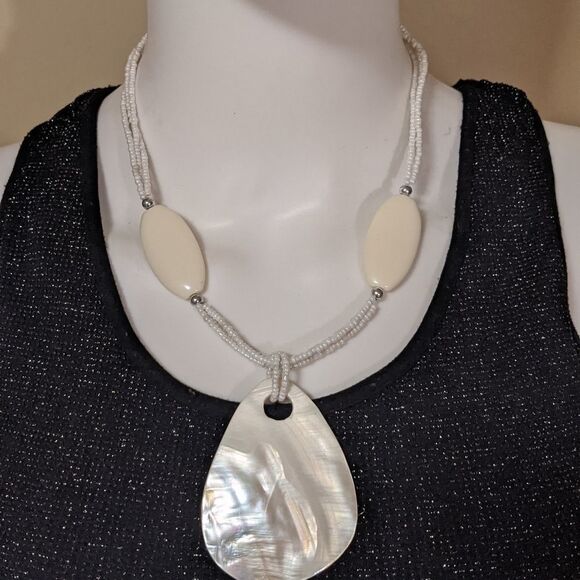 Reversable shell necklace - Picture 1 of 11